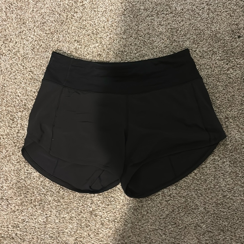 black lululemon shorts